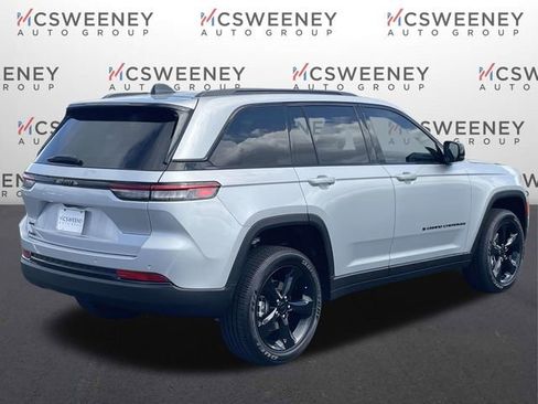 New 2025 Jeep Grand Cherokee Altitude AWD/4WD image 3
