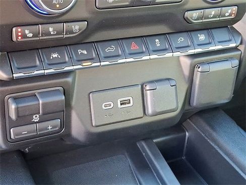 Used 2022 Chevrolet Silverado 1500 High Country image 12