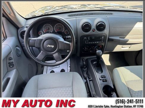 Used 2006 Jeep Liberty Sport AWD/4WD image 12
