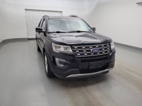 Used 2017 Ford Explorer XLT w/ Equipment Group 202A AWD/4WD image 14