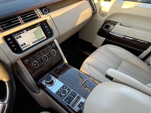 Used 2015 Land Rover Range Rover HSE image 21