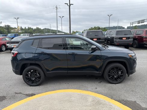 New 2026 Jeep Compass Latitude AWD/4WD image 8