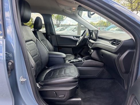 Used 2023 Ford Escape Platinum w/ Premium Technology Package AWD/4WD image 32