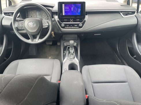 Used 2025 Toyota Corolla LE image 39