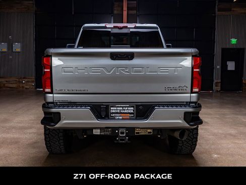 Used 2024 Chevrolet Silverado 2500 High Country w/ High Country Premium Package AWD/4WD image 8