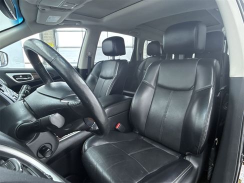 Used 2018 Nissan Pathfinder Platinum image 10