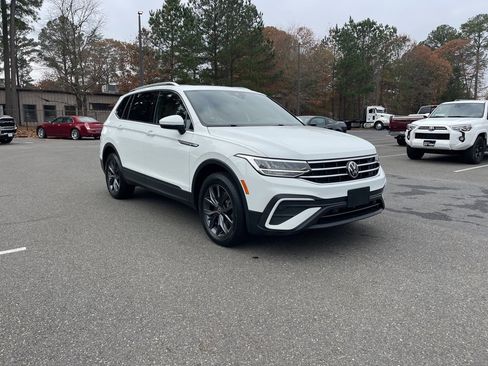 Used 2022 Volkswagen Tiguan SE image 4