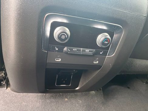 Used 2022 GMC Yukon Denali AWD/4WD image 12