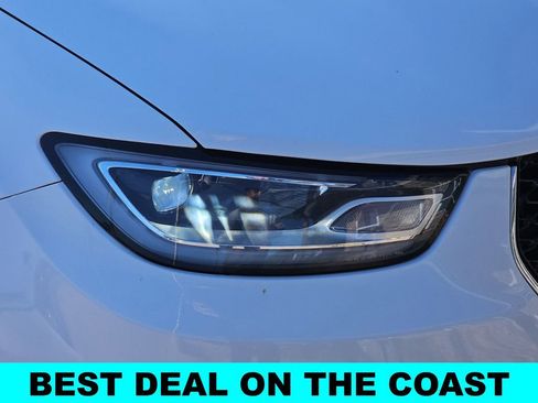 Used 2024 Chrysler Pacifica Select image 36