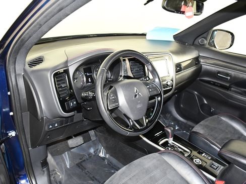 Used 2020 Mitsubishi Outlander LE AWD/4WD image 37