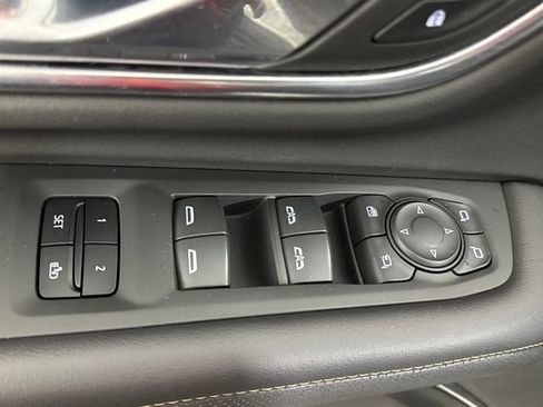 Used 2021 GMC Yukon XL AT4 w/ Technology Package AWD/4WD image 30