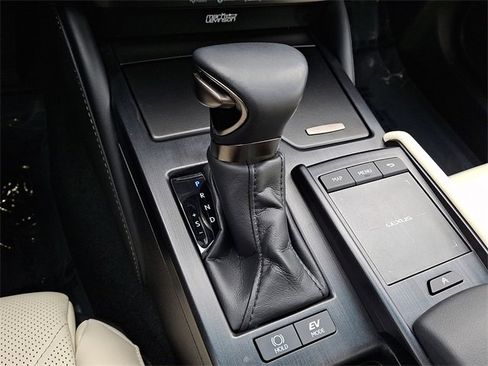 Used 2022 Lexus ES 300h w/ Accessory Package image 15