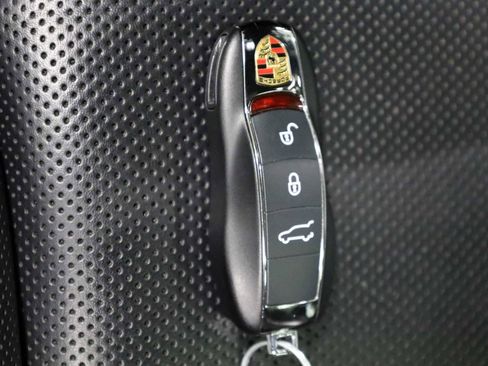 Used 2017 Porsche Cayenne S Platinum image 43