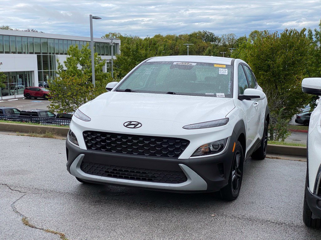 Used 2023 Hyundai Kona SE w/ Cargo Package AWD/4WD image 3