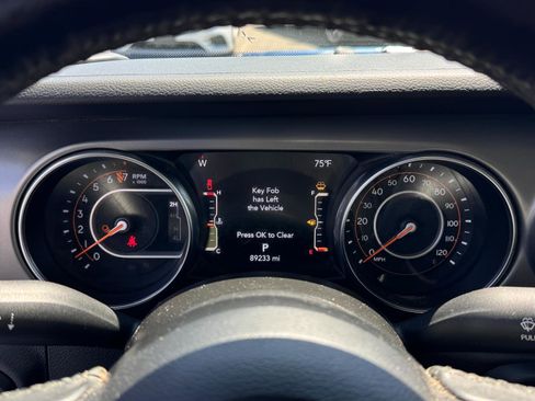 Used 2021 Jeep Gladiator Willys image 16