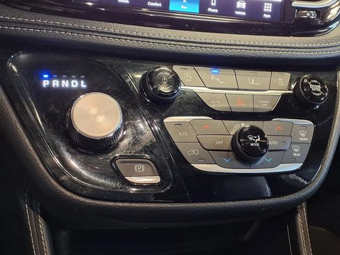 Used 2024 Chrysler Pacifica Limited w/ S Appearance Package FWD image 23