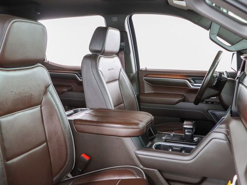 Used 2025 GMC Sierra 1500 Denali w/ Technology Package AWD/4WD image 30