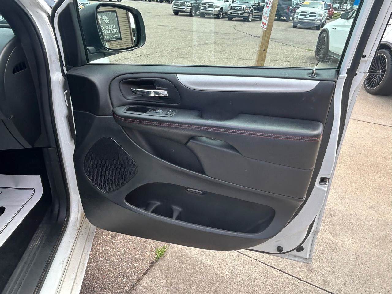 Used 2018 Dodge Grand Caravan GT FWD image 15