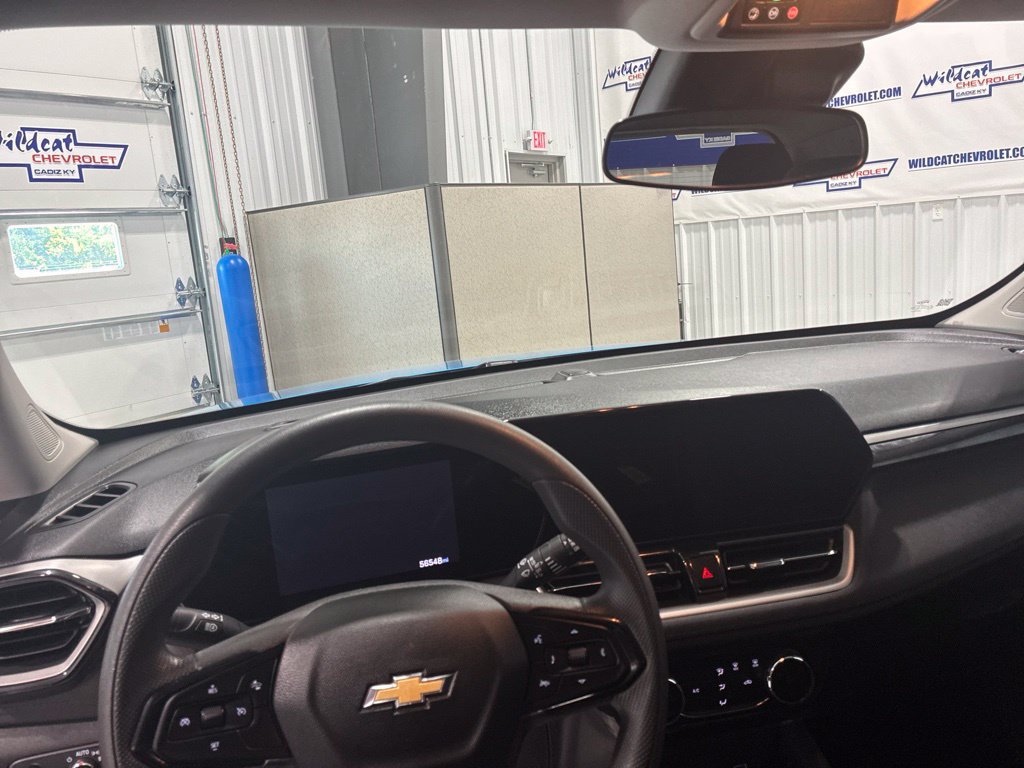 Used 2025 Chevrolet TrailBlazer LT AWD/4WD image 2