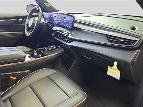 Used 2025 Buick Enclave Avenir image 13