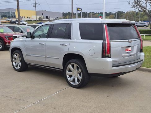 Certified 2020 Cadillac Escalade Premium Luxury AWD/4WD image 4