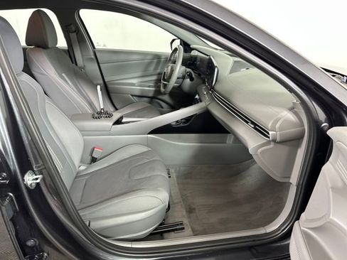 Used 2023 Hyundai Elantra SEL w/ Convenience Package image 28