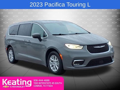 Used 2023 Chrysler Pacifica Touring-L image 1