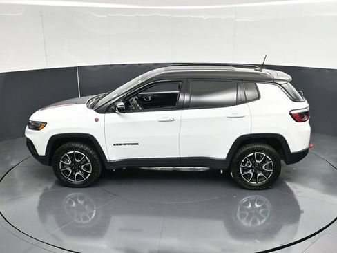 Used 2025 Jeep Compass Trailhawk AWD/4WD image 50