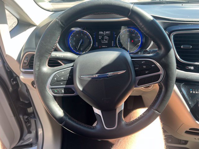 Used 2020 Chrysler Pacifica Touring-L FWD image 7