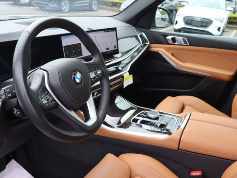 Used 2024 BMW X5 xDrive40i w/ Parking Assistance Package AWD/4WD image 9