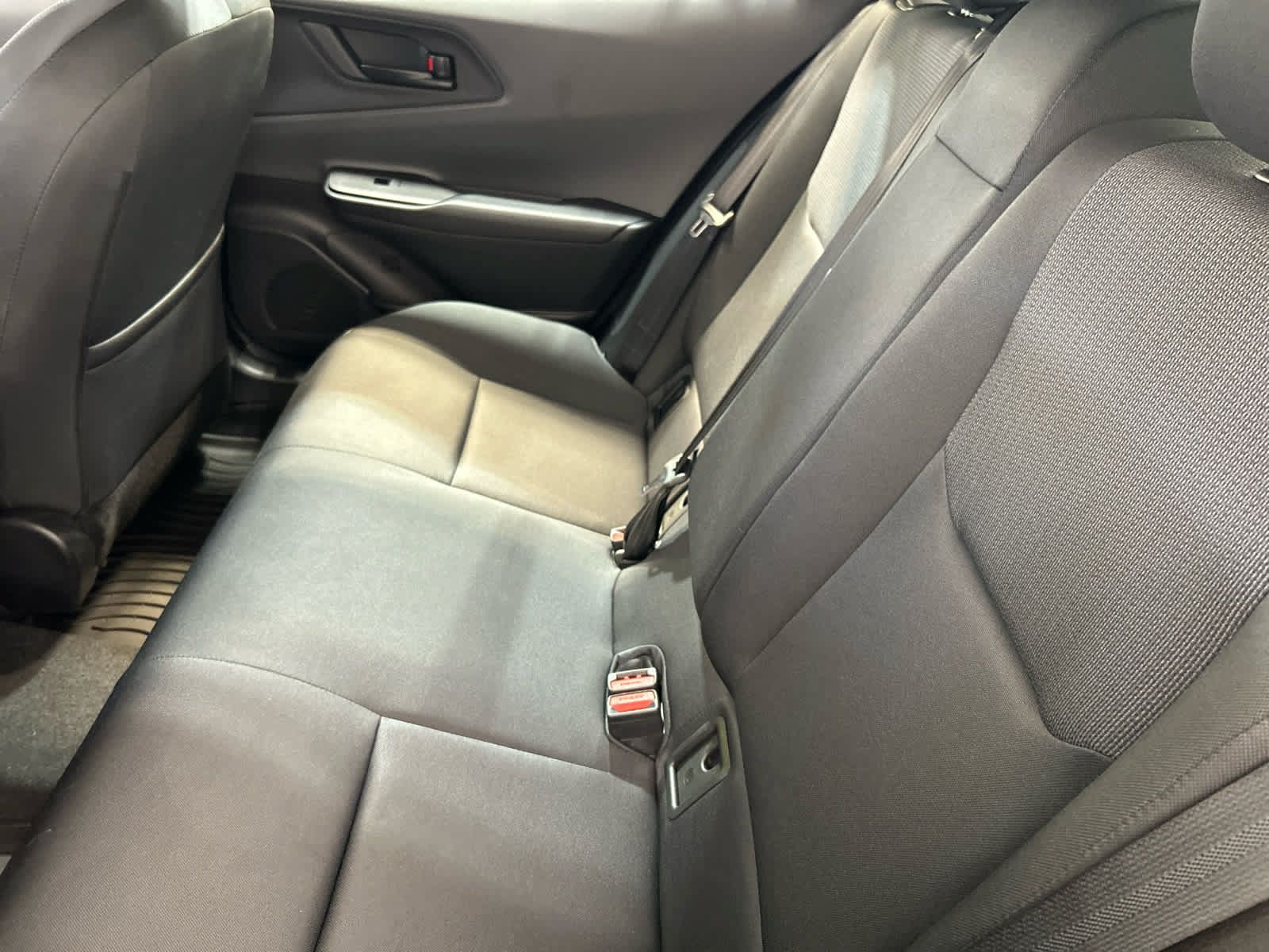Used 2025 Toyota Prius LE FWD image 9