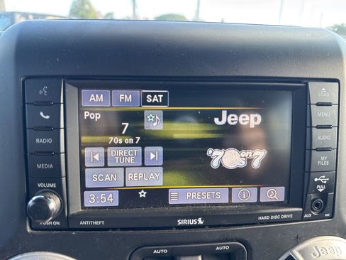 Used 2014 Jeep Wrangler Unlimited Freedom Edition image 19