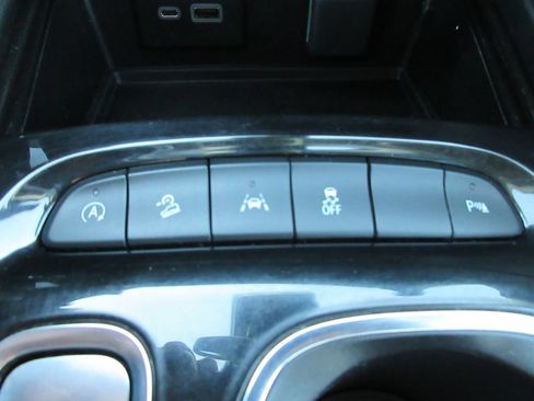 Certified 2023 Buick Envision Essence AWD/4WD image 29
