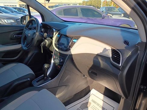 Used 2020 Chevrolet Trax LS image 16