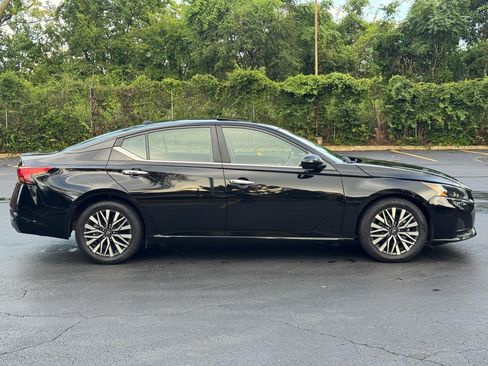 Used 2023 Nissan Altima 2.5 SV w/ SV Premium Package FWD image 8