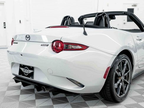 Used 2019 MAZDA MX-5 Miata Grand Touring w/ GT-S Package RWD image 38
