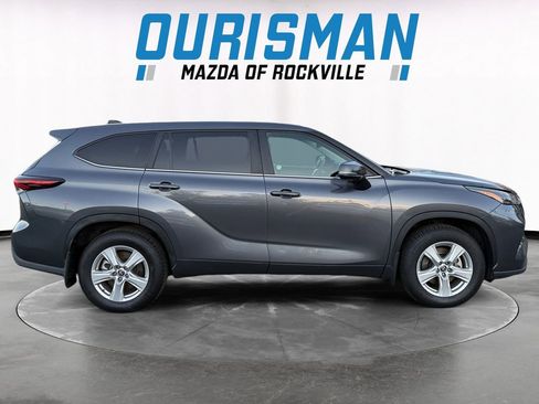 Used 2024 Toyota Highlander LE image 7