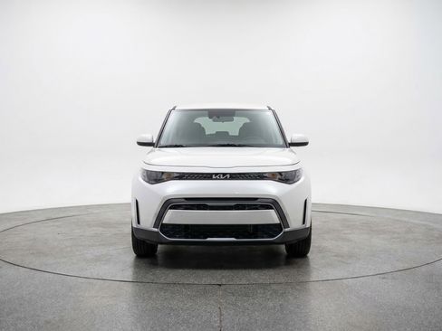 Used 2025 Kia Soul LX w/ LX Technology Package image 2