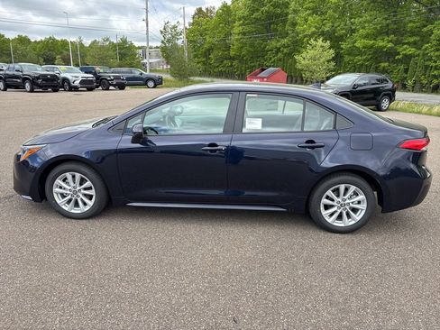 Used 2026 Toyota Corolla LE w/ LE Premium Package FWD image 3