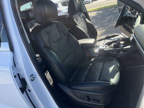Used 2024 Kia Telluride EX w/ EX Captain's Chair Package FWD image 27