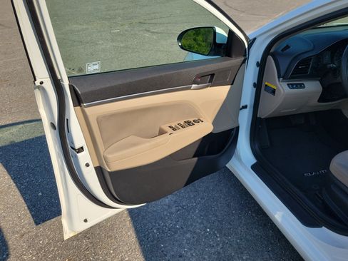 Used 2019 Hyundai Elantra SEL FWD image 15