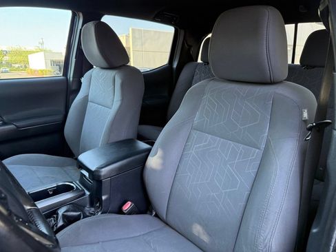 Used 2017 Toyota Tacoma TRD Sport w/ Exterior Package RWD image 12