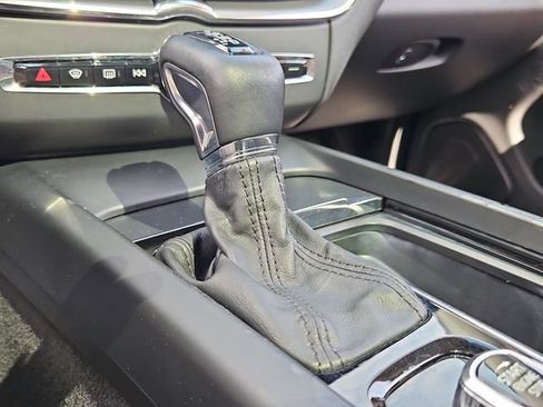 Used 2020 Volvo XC60 T6 Momentum image 22