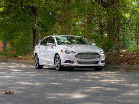 Used 2020 Ford Fusion Titanium FWD image 40
