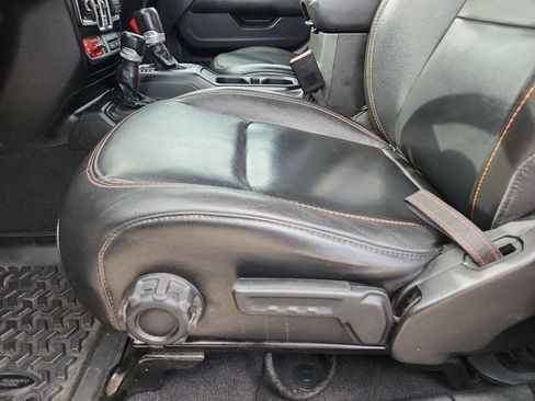 Used 2023 Jeep Gladiator Mojave w/ Cold Weather Group image 19