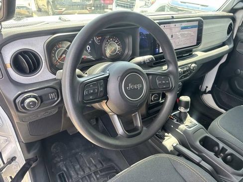Used 2024 Jeep Gladiator Sport image 22