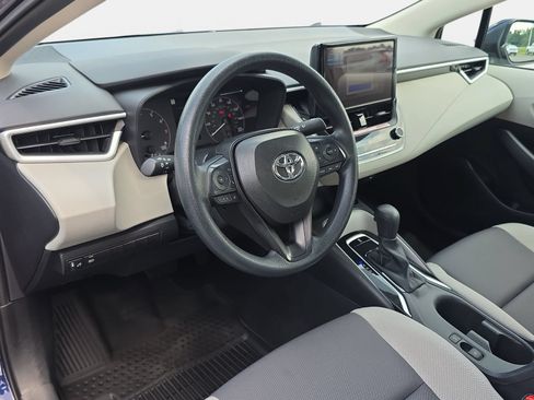 Used 2025 Toyota Corolla LE FWD image 15