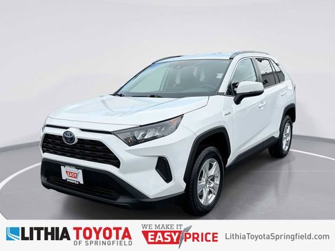Used 2021 Toyota RAV4 LE AWD/4WD image 1