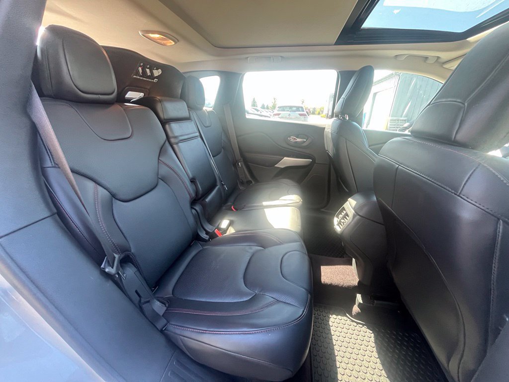 Used 2017 Jeep Cherokee Trailhawk AWD/4WD image 27