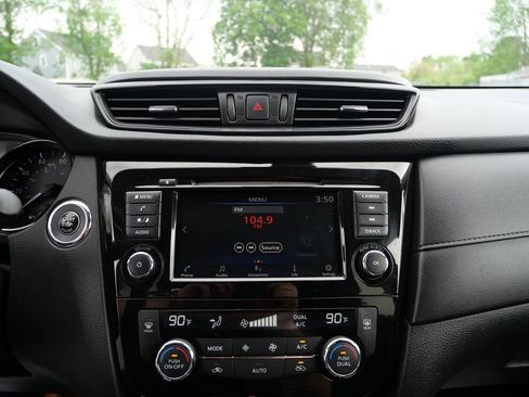 Used 2019 Nissan Rogue SV AWD/4WD image 14